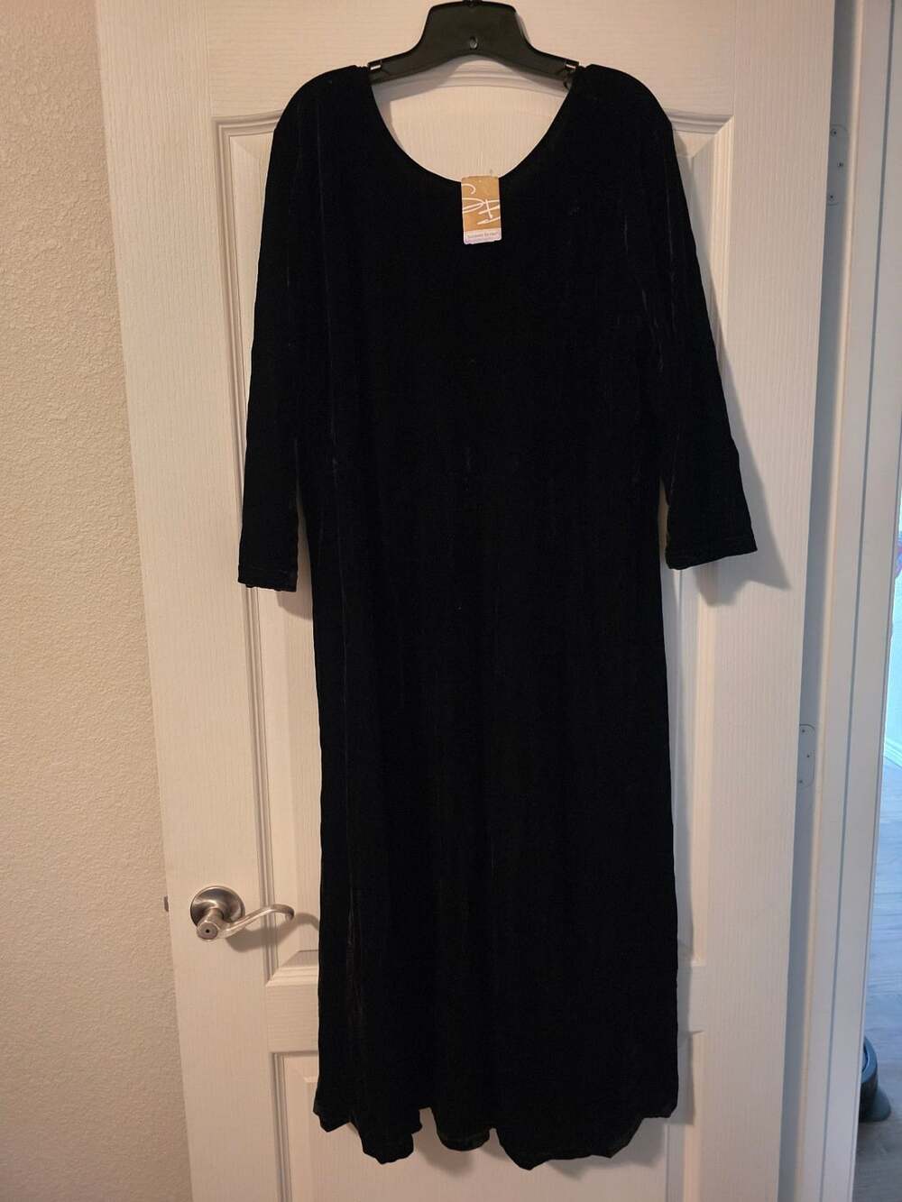 NWT Suzanne Betro Velvet Maxi Dress Size 4X Black Long Sleeve